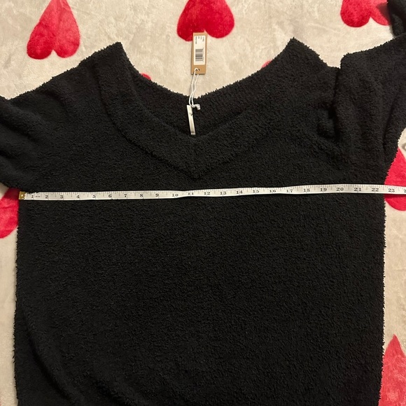 NWT HELLO NITE REVOLVE PLUSH V NECK SWEATER IN BLACK - Picture 4 of 13